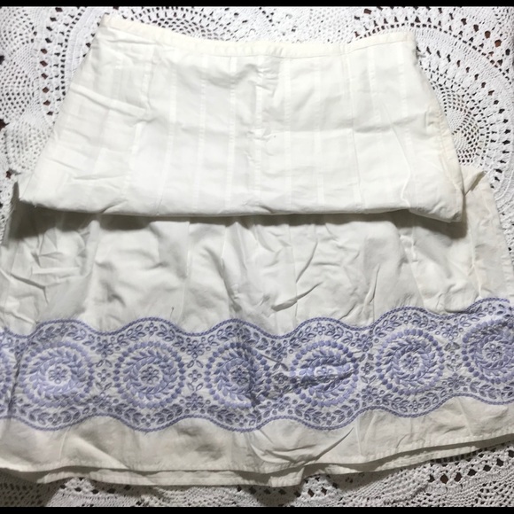 Blue & white skirt - Picture 1 of 2